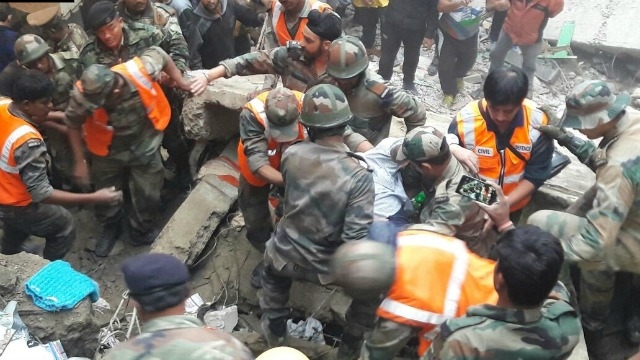 4-people-killed-in-Darjeeling-building-collapse-niharonline