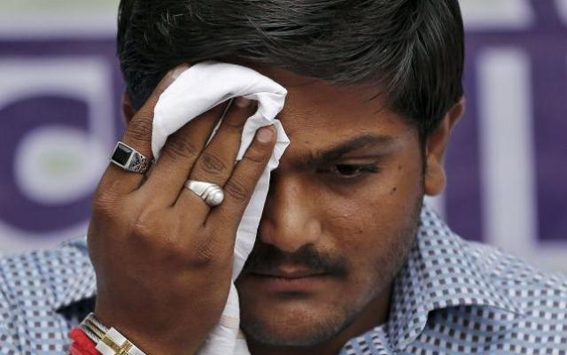 Hardik_patel_hunger_strike_situation_critical_niharonline