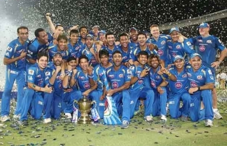 Mumbai_Indians_2015_IPL_cup_niharonline