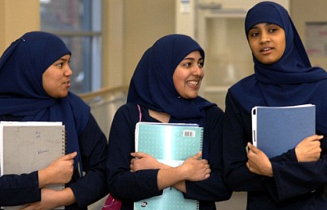 Private-School-Bans-head-Scarves-MuslimGirls-Imphal-niharonline