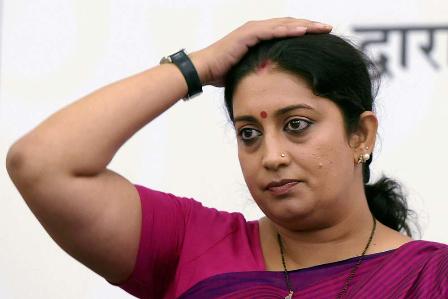 Smriti_Irani_camera_finding_niharonline