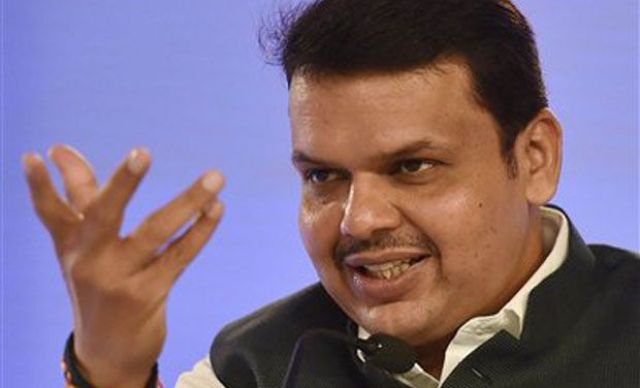 devendra-fadnavis-farmer-droughts-niharonline