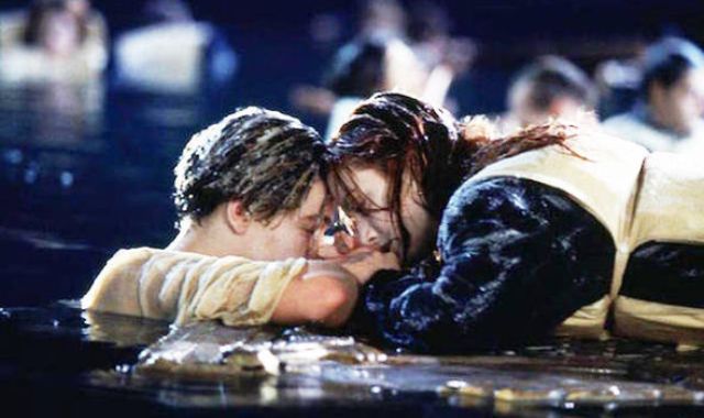 kate-winslet-on-titanic-climax