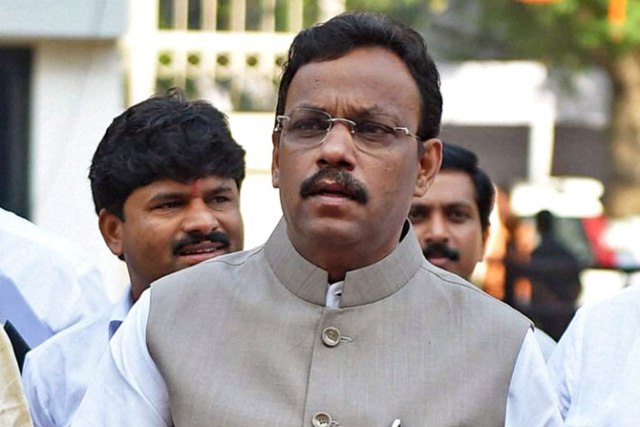 vinod_tawde_scam_congress_niharonline