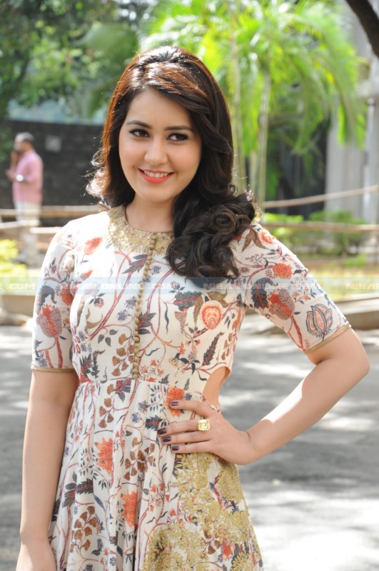 Rashi Khanna Stills From Bengal Tiger Movie - Raashi Khanna